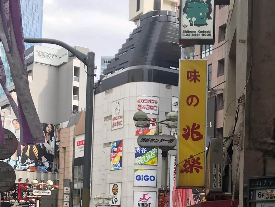 朝地亮介さんのインスタグラム写真 - (朝地亮介Instagram)「東京1日中お世話になりました！ 無限大3ステとも超絶楽しすぎた！ 特に東西交流会はバチクソ楽しかったです！ 勇気出して好きなメンバー呼べて良かったー！！ あと写真とかには全く収められてないけど東京のみんなが凄い優しかった！ 憧れの兆楽も行けて最高でした！  また近い内に無限大お邪魔できたら良いなぁという気持ち！ #東西交流会 #マユリカ #そいつどいつ #ピュート #かが屋 #スナフキンズ #ハチ公前 #兆楽」8月6日 22時10分 - snufkins_asaji