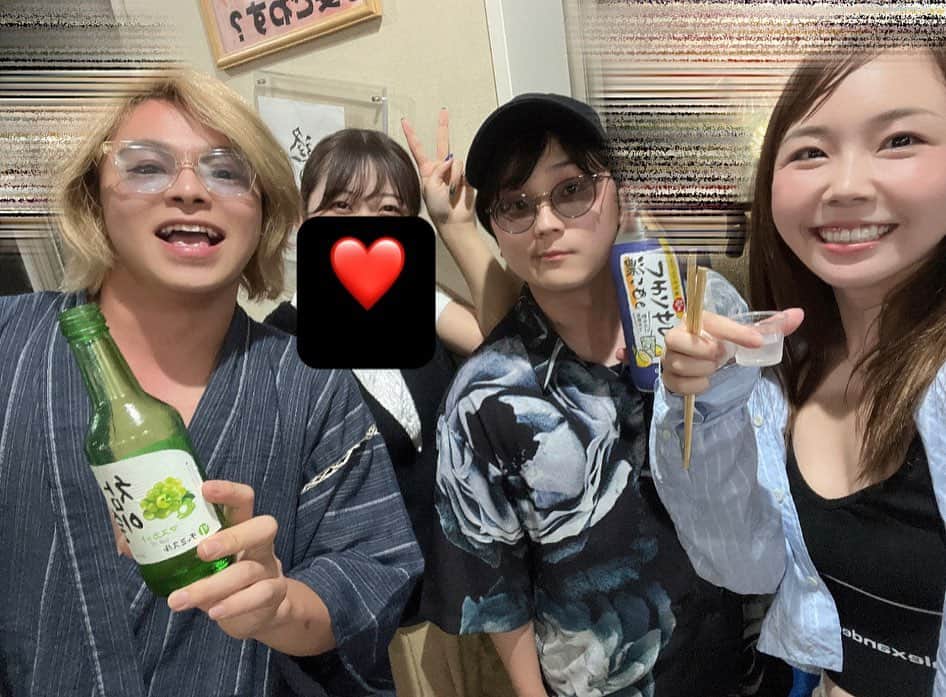 あやなんのインスタグラム：「888月夏ー！！！！！！ 🩷💛💚💙🤎🧡  今週末は子ども連れて岡崎の花火を見に行きました🎆 久々うーくん周りのみんなで居れてすごく楽しかったな✨  なんだかんだみんな8年の仲！ これからもよろしくやで  虫さん結婚おめでとう♡  #花火大会 #夏 #888」