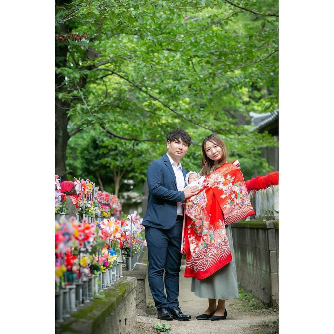 KOBOのインスタグラム：「増上寺でお宮参り📸  おめでとうございました🎉  埼玉はKOBO、東京・神奈川はfumi、muneが担当させていただくことが多いです📸  #お宮参り #家族写真」
