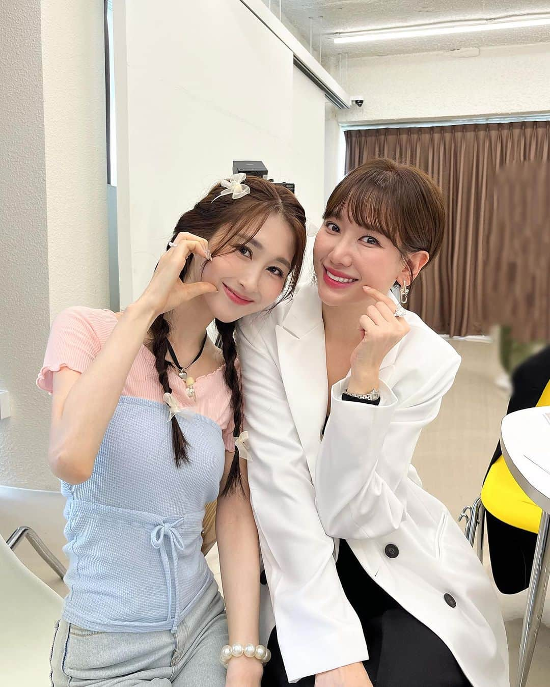 丹羽あんなのインスタグラム：「Shooting a drama with wonderful people was so sick & Hope to see you guys next time💖 Thank you guys for coming 🇰🇷💕So lucky! to live in Korea!🩵 토니 선배님 덕분에 다들 좋은 분위기로 촬영할 수 있었습니땃🫶🏻」