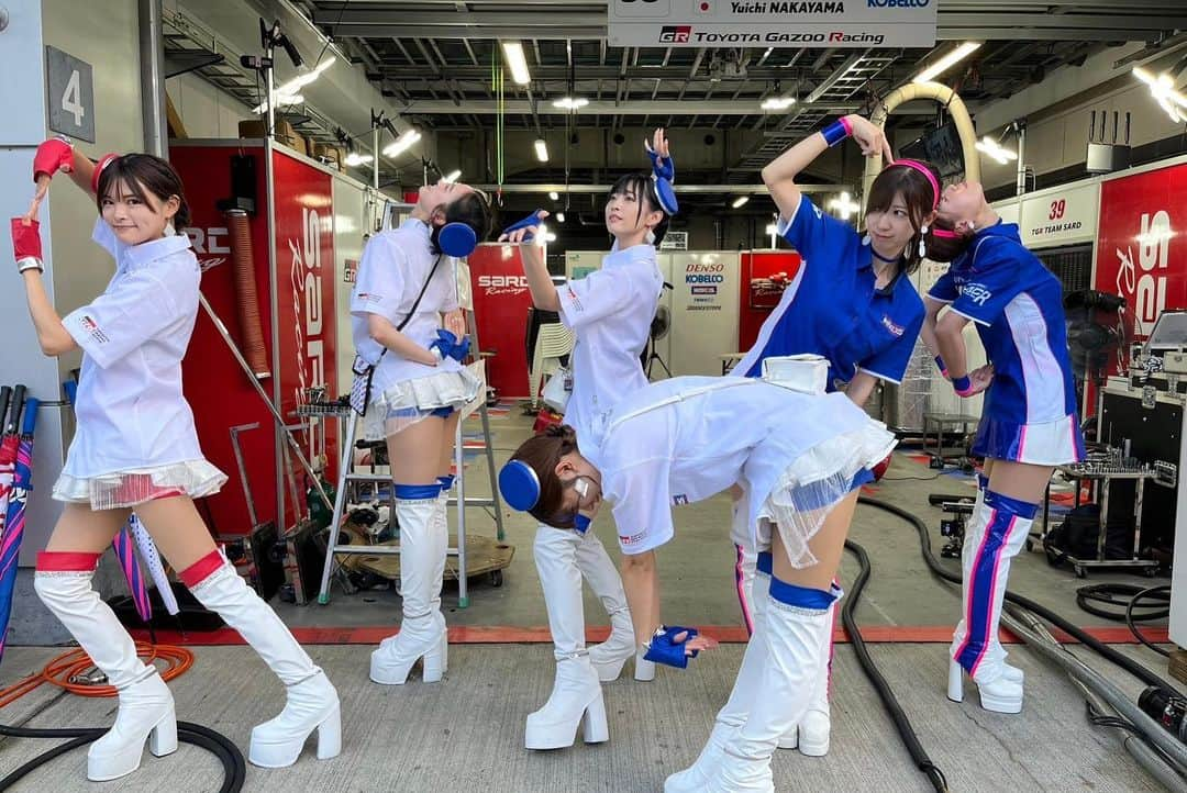 宮瀬七海さんのインスタグラム写真 - (宮瀬七海Instagram)「. . SUPERGT Rd.4富士決勝レース🏁💙  大雨が降ったりのお天気の中 TGR TEAM SARDへの応援ありがとうございました☺️💙❤️  39号車表彰台も見える位置での走行もあったのでドキドキでしたが 雨や赤旗中断によりレースが左右してしまい 9位でポイントGET！ 次戦鈴鹿に期待です！！！ また鈴鹿では TGR TEAM SARDファンミーティングもあるので ぜひ参加お待ちしております🥰 . .  . #SUPERGT #レースクイーン #TGRTEAMSARD #GT #富士スピードウェイ  #KOBELCO #KOBELCOGIRLS #39 #densokobelcosardgrsupra  #トヨタ #スープラ #supra #toyota  #モータースポーツ #コスチューム  #バックショット  #宮瀬七海 #racecar #toyota  #machine #photo #japanesegirl  #smile  #following #photo  #kobelcogirls2023」8月6日 22時37分 - nanami_miyase