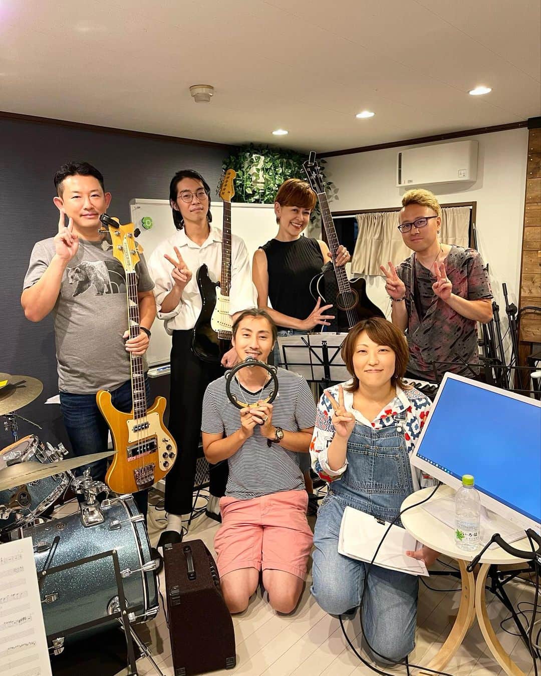 トムセン陽子さんのインスタグラム写真 - (トムセン陽子Instagram)「今日はWHITENOSEの次のライブに向けての決起集会＆プチリハでした🎸  更なる高みを目指して・・・  たくさんの方にご満足いただけるように、また今日から練習・練習！  がんばります。 応援お願いします🥰  #WHITENOSE #CHAGEandASKA #リスペクトバンド」8月6日 22時40分 - yokothomsen