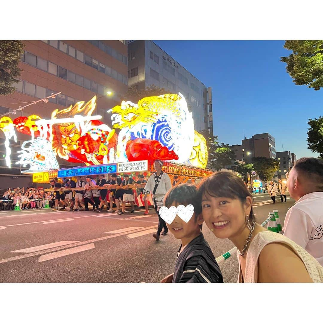 森麻季さんのインスタグラム写真 - (森麻季Instagram)「夏のおもいで②  初のねぶた祭り  ダイナミックで迫力もあり大感激  一台一台違っていて、約1年かけて制作したのかと思うと、ねぶたにかける人の思い、の様なものまで感じました  5歳長男、1歳半の次男も食い入るように見ていました 鈴をたくさんもらい福を分けていただき、ラッセーラの掛け声もマスター  #ねぶた #ねぶた祭り  #夏祭り  #日本の夏  #東北三大祭り  #ラッセーラ」8月6日 22時46分 - maki.mori_m