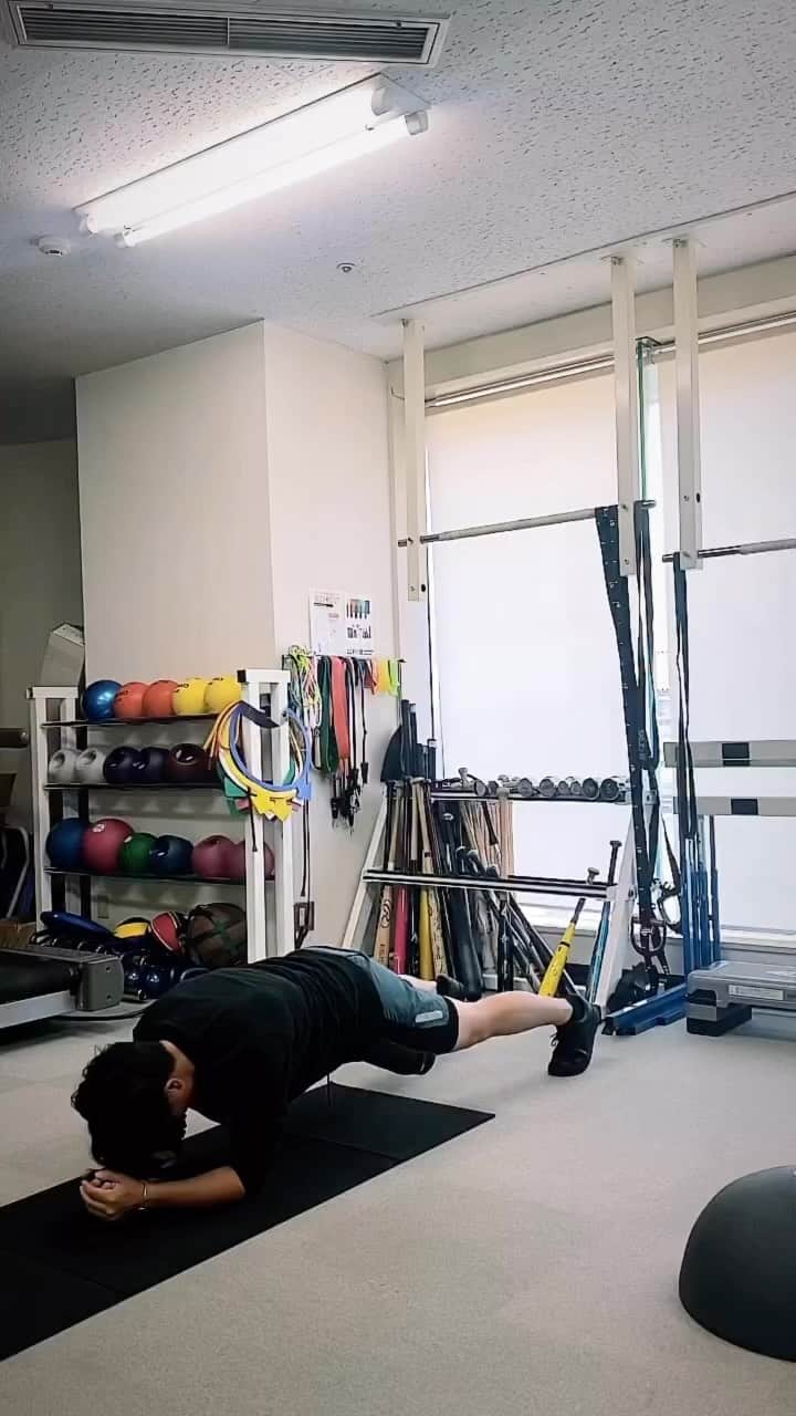 工藤遥加のインスタグラム：「これだけみてるとトレーニングめっちゃしてる人みたいだけど球打つ専門です一応。  体調崩して心配おかけしました。 今週からまた元気に復帰します。 今日はストレッチメインで練習場で90球ほど球を打ちました。  今週から切り替えて頑張ります。  #ゴルフトレーニング #トレーニング #飛距離アップ  #リールってなに #インスタ使い方わかんないです」