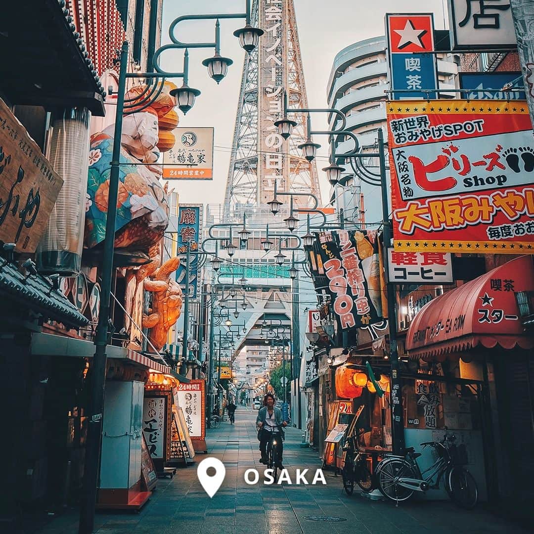 のインスタグラム：「Explore Japan’s food capital, Osaka, and savour a symphony of flavours, from sizzling yakitori skewers to mouth-watering takoyaki. @visitjapanjp  @visitjapanca  . . Explorez la capitale gastronomique du Japon, Osaka, où vous découvrirez une panoplie de saveurs, des brochettes yakitori grésillantes aux plats appétissants de takoyaki. @visitjapanjp @visitjapanca」