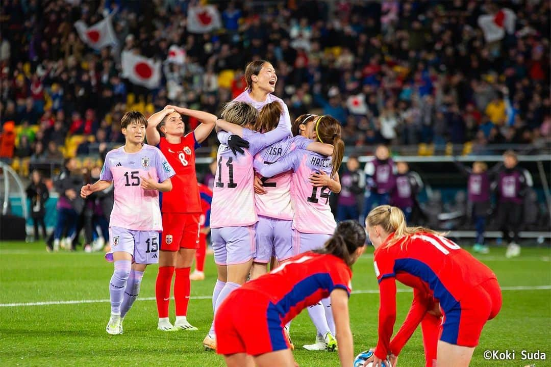 サッカーキングさんのインスタグラム写真 - (サッカーキングInstagram)「🇯🇵ラウンド16 突破🇯🇵 女子W杯2023でなでしこジャパンはラウンド16でノルウェー代表と対戦し3-1で快勝しました！ 準々決勝の相手はFIFAランキング3位のスウェーデンです🇸🇪 ⁡ 📷Photo by @nevillejoker ⁡ #サッカーキング #サッカー #soccer #football #⚽️ #なでしこジャパン #nadeshiko #daihyo #なでしこ #サッカー女子日本代表 #女子サッカー #WEリーグ #女子W杯2023 #サッカー女子ワールドカップ #fifawwc」8月6日 23時00分 - soccerkingjp