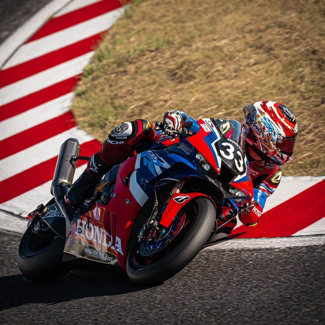 MOTUL Japanさんのインスタグラム写真 - (MOTUL JapanInstagram)「【鈴鹿8時間耐久ロードレース Motulリザルト】  8/6に鈴鹿サーキットにて行われた鈴鹿8時間耐久ロードレース決勝で多くのチームが熱い8時間を走り切りました!!! その中でMotul製品を使用するEWCチームTOP3とNST(ストック)クラス優勝チームをご紹介。  EWCクラス 優勝: # 33 Team HRC with Japan Post @hondaracingcorporation  P3: # 1 F.C.C. TSR Honda France @tsrhondafrance  P4; # 76 AutoRace Ube Racing Team @autoraceube_r   NSTクラス 優勝; # 86 NCXX RACING with RIDERS CLUB @ncxxracing_with_ridersclub   #Motul  #PoweredByMotul  #Suzuka8hours  #8耐  #鈴鹿8耐  #fimewc」8月6日 22時52分 - motuljapan