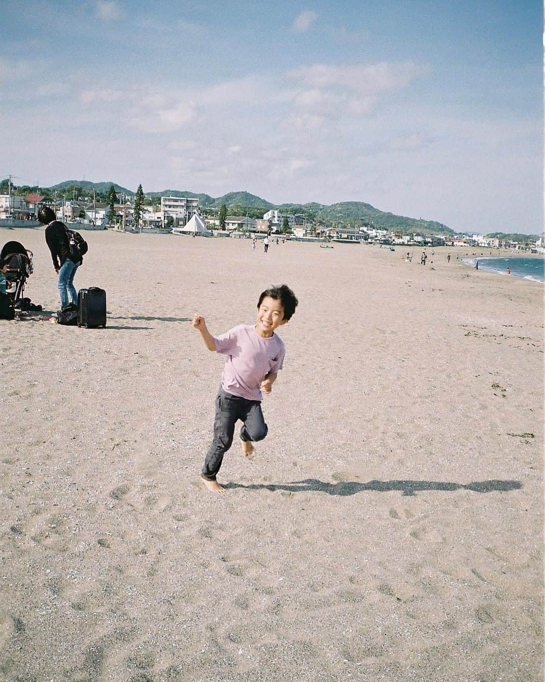 平大路 知子のインスタグラム：「🌊 #contaxt2 #35mm #filmcamera」