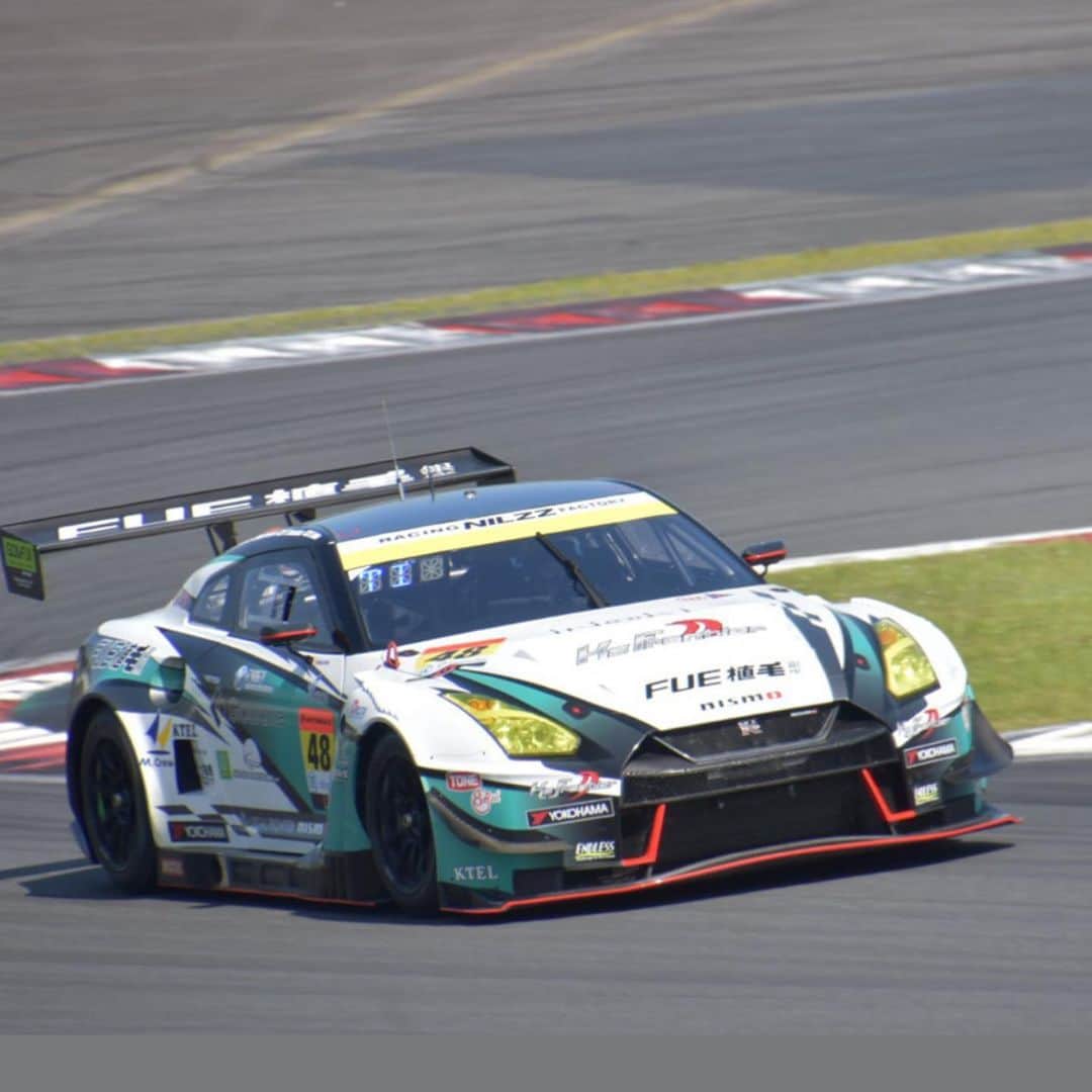 はにゅんさんのインスタグラム写真 - (はにゅんInstagram)「SUPER GT Rd.4 富士450km 8/5,6🗻 酷暑の中、2日間ありがとうございました！ レースクイーン大賞が終わってから初めてのGTだったので、 たくさんの方にお声掛けいただき、嬉しかったです🫶🫶  48号車は21番手でチェッカーを受けました！ 炎天下から大雨まで、天気が安定せずドキドキした レースでしたが無事完走しました。 ラストは激しいレース展開で見応えのある決勝レースでした🙌🏻   皆さん、湯船に浸かってゆっくり休んでねっ 次戦GTは8月末の鈴鹿戦です！ . .  #SUPERGT #スーパーGT #GT300 #NILZZRacing  #フロンティアキューティーズ #レースクイーン #Nissan #nismo  #日本レースクイーン大賞 #富士スピードウェイ」8月6日 23時08分 - hanyu_nanoka_