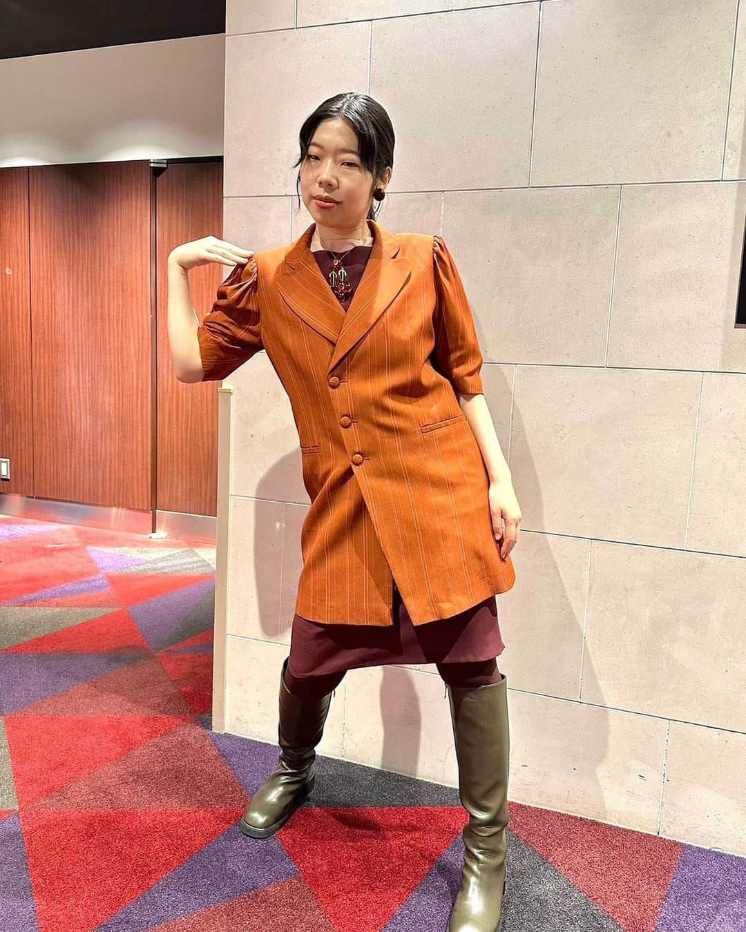 うらじぬの（劇団子供鉅人）のインスタグラム：「👗🩵👗  Day1  舞台挨拶での素敵お衣装と 愛するチームうらじのみなさま〜〜！  ブーツ @alm._official   hair&make @mua_hrk  styling @emoriasuca   ありがとうございました🪡  #炎上する君 #肩パッドポーズ #ポーズぎこちない選手権千葉県代表2回戦突破」