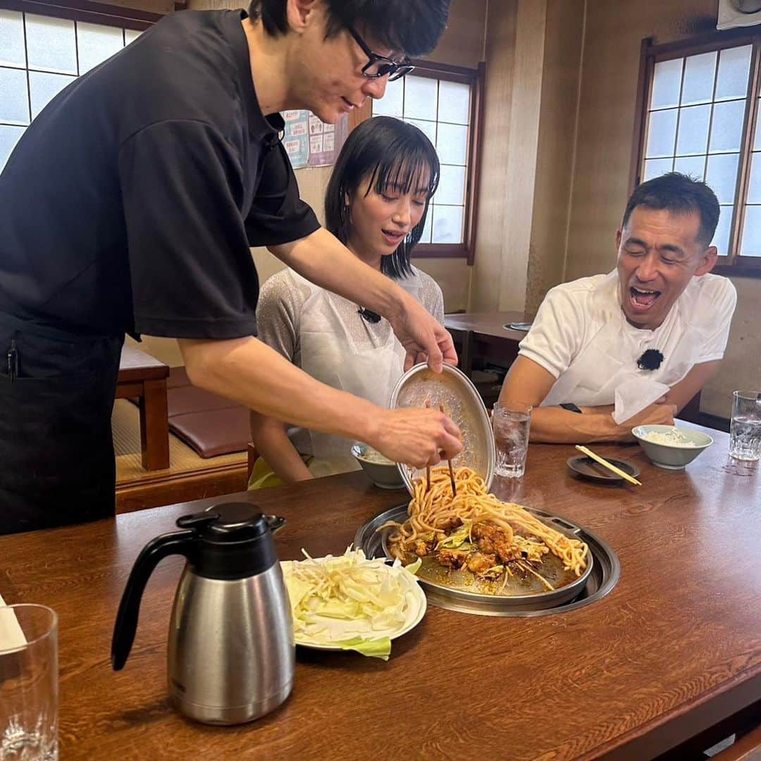 石田靖さんのインスタグラム写真 - (石田靖Instagram)「テレビ大阪⑦『発見❗️食遺産』 ゲストの高橋ユウさんと 福井県高浜町&京都府舞鶴市で 食遺産探し〜OAお楽しみに #テレビ大阪 #発見食遺産 #高浜町 #高浜町グルメ #若狭和田ビーチ #大谷かまぼこ #白ちくわ #福井和郷 #舞鶴市 #五老スカイタワー #八島丹山 #ホルモンうどん #もりもり農園 #高橋ユウ #石田靖 #一期一笑」8月6日 23時02分 - yasulog