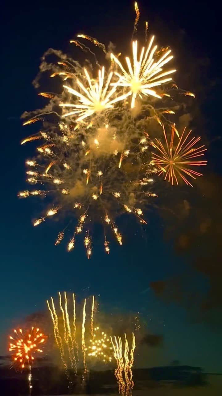 久保亜沙香のインスタグラム：「今年も花火見れてよかった🎇  さようなら〜」