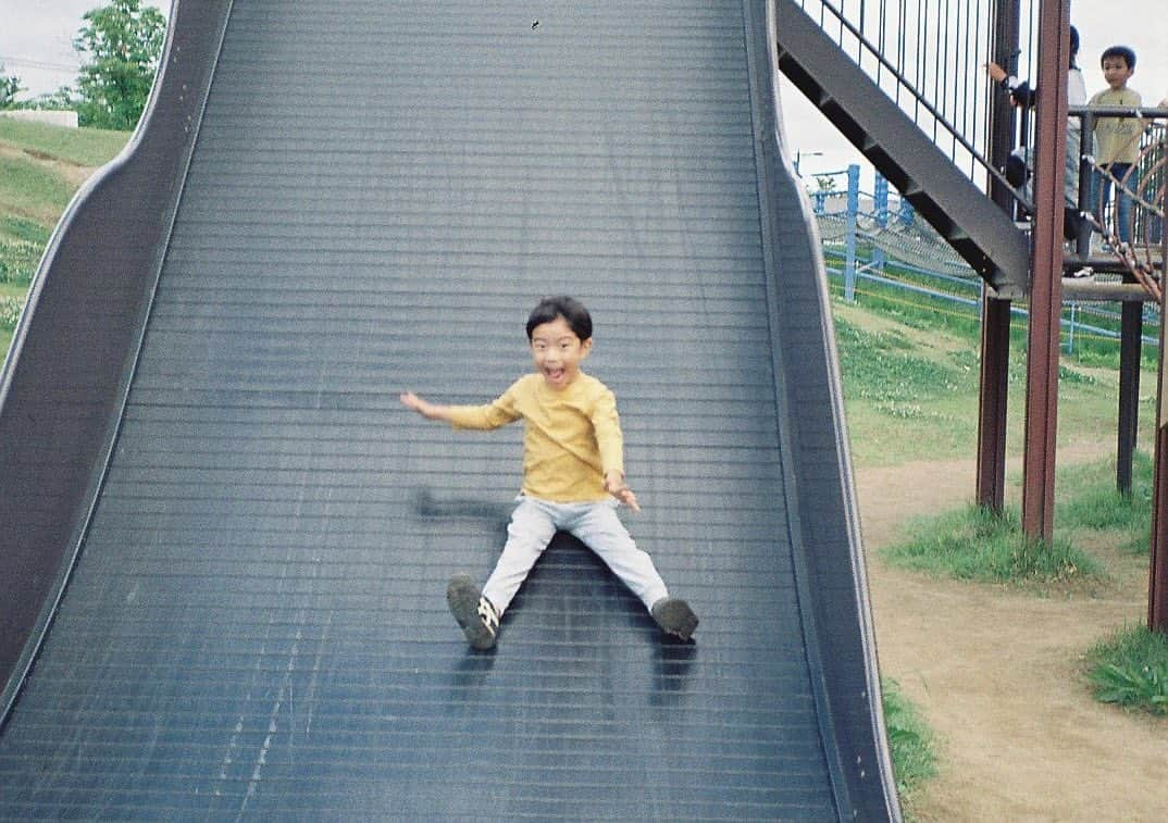 平大路 知子さんのインスタグラム写真 - (平大路 知子Instagram)「🌱 #contaxt2 #filmcamera #35mm」8月6日 23時13分 - tomo_checcori