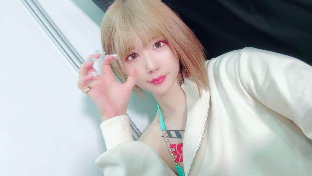 涼宮琴音のインスタグラム：「TRE3天谢谢！！ 能见到台湾粉丝感到很幸福💞  下次再来台湾的话，来见我吧！🥰 大家都很喜欢🫶♡♡  晚安😘」