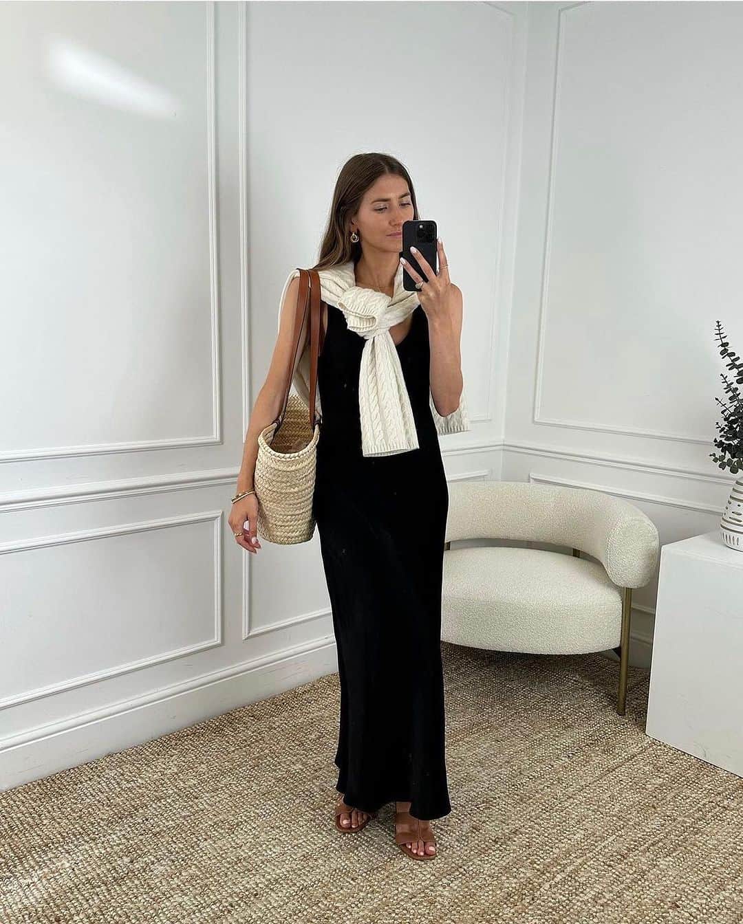 ゴーストのインスタグラム：「@florenceeyres looking gorgeous in our palm slip dress 🖤 @sheerluxe ladies always giving outfit inspiration 🤍」