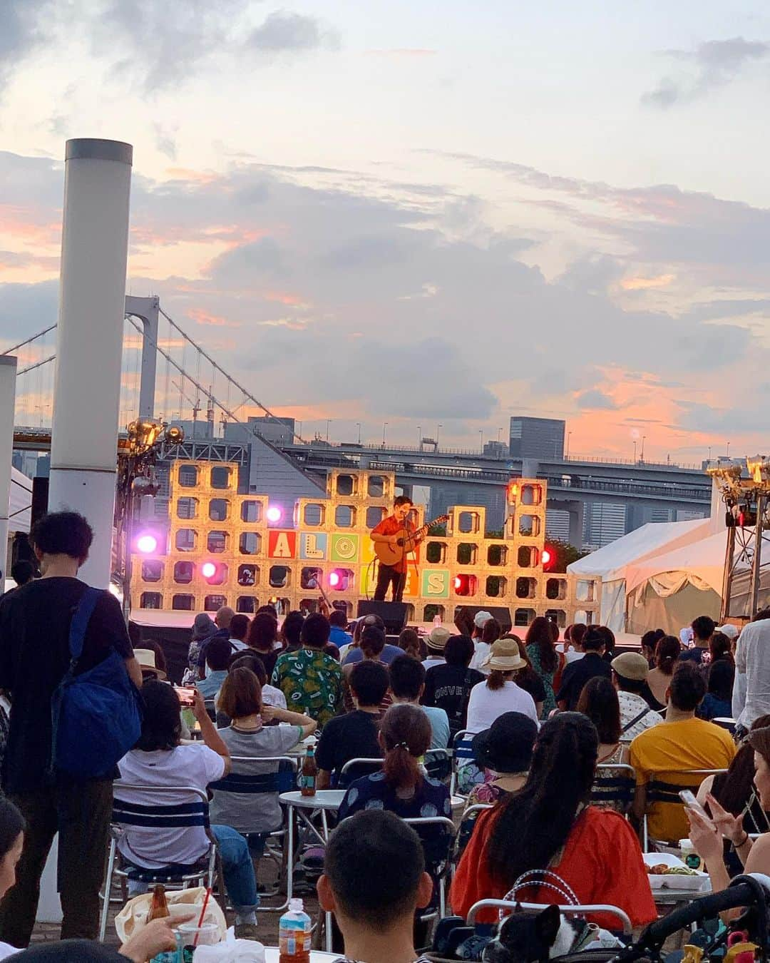 Eden Kaiのインスタグラム：「本日はALOHA FES ODAIBA 2023での演奏でした😊🎶🌴⁣ 本イベントは初出場でしたが、主催がALOHA TOKYOの皆さまなのもあり 演奏中、そして後に当時の色んな思い出が蘇り とても懐かしい気持ちになりました。⁣ ⁣ お越しいただいた方々、そしてお招きいただいたALOHA TOKYOさま、誠にありがとうございました🙇‍♂️⁣ ⁣ Great day performing at the ALOHA FES ODAIBA 2023 today. Although it was my first time performing at this event, it brought back some nostalgic memories during and after performance because of having “ALOHA TOKYO” as the event organizer.⁣ ⁣ Thank you to each one of you for stopping by, and ALOHA TOKYO for having me in this event…!!😆🙏⁣ ⁣ ⁣ ⁣ #AlohaFesOdaiba #AlohaFes #AlohaFestival #アロハフェスお台場 #アロハフェス #アロハフェスティバル #シンボルプロムナード公園 #SymbolPromenadePark #お台場 #Odaiba」