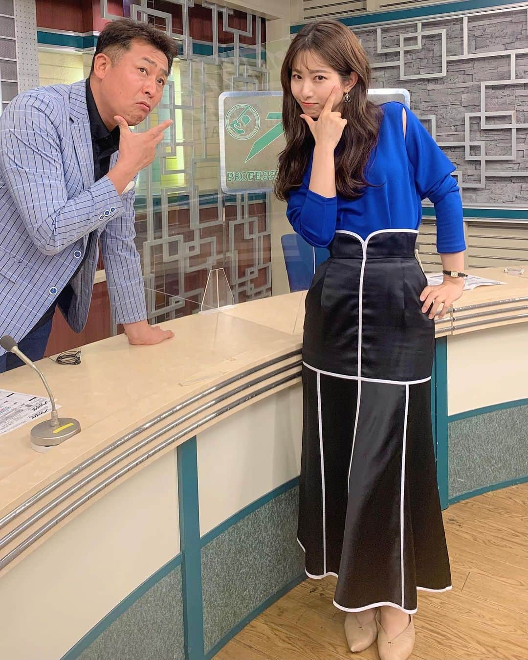 海老原優香さんのインスタグラム写真 - (海老原優香Instagram)「素敵なショートヘアやねぇー🤩  と岩本さんが撮ってくださいました🫶🏻  たまに、真似して切りました！と 教えてくださる方がいて嬉しいです☺️✨  #プロ野球ニュース #久々の#岩本勉 さんと#日曜日 #ありがとうございました #懐かしの写真も発掘 #ショートヘア#ロングヘア」8月7日 10時16分 - ebioffi