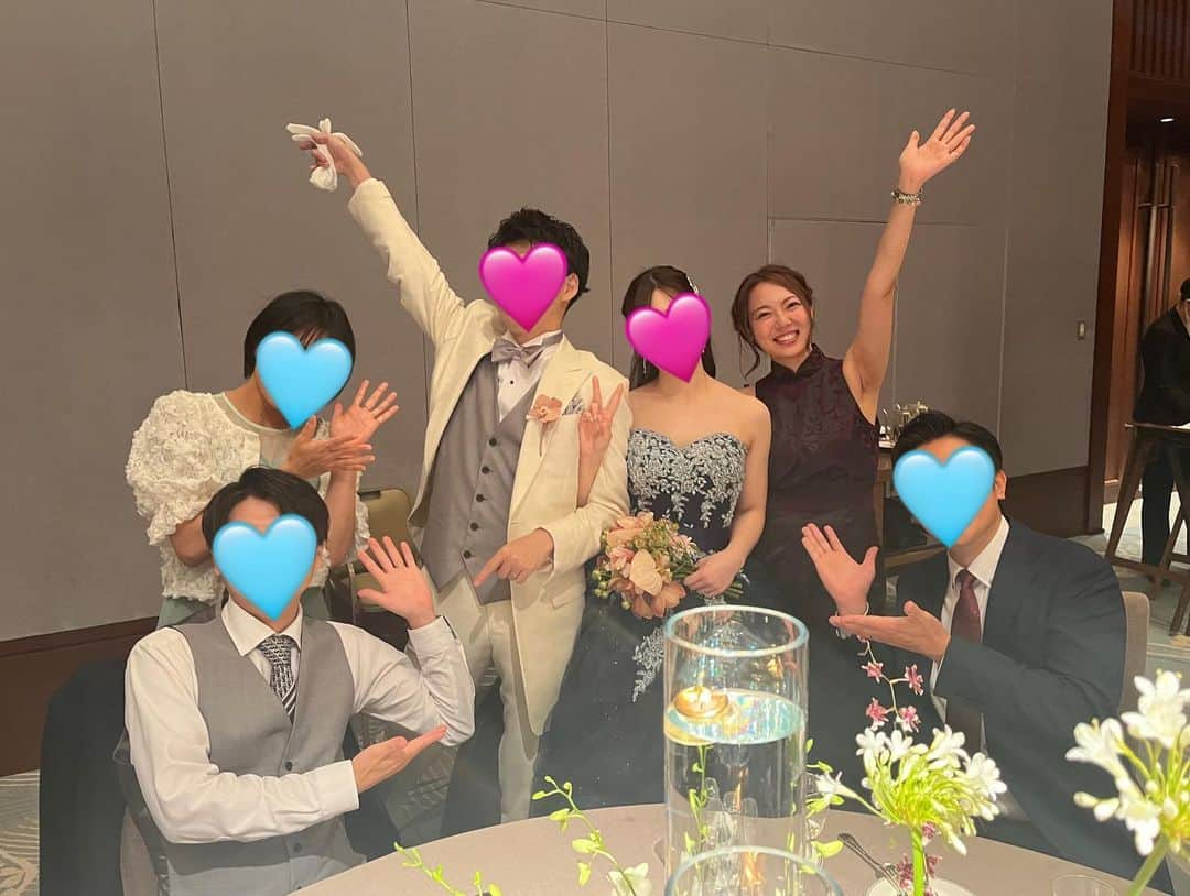 志村玲那さんのインスタグラム写真 - (志村玲那Instagram)「#新郎の友人として #結婚式 #行ってきた〜  #高校の友人で #仲良し五人組なんだけど #メンズ３人は結婚したの #女子は〜〜？笑  #新郎側は初めてで #ドレスめっちゃ悩んだけど #色合いは地味なのにしたよ🐥  #結婚式行きすぎ？ #どれも素敵でいいよね #友達が幸せそうで嬉しい  #奥さん初めて会ったけど #めっちゃ素敵な人だった  #こんな顔した新郎見たことないよ #おめでとう🎉」8月7日 10時18分 - rena_shimura