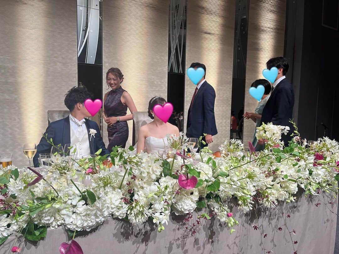 志村玲那さんのインスタグラム写真 - (志村玲那Instagram)「#新郎の友人として #結婚式 #行ってきた〜  #高校の友人で #仲良し五人組なんだけど #メンズ３人は結婚したの #女子は〜〜？笑  #新郎側は初めてで #ドレスめっちゃ悩んだけど #色合いは地味なのにしたよ🐥  #結婚式行きすぎ？ #どれも素敵でいいよね #友達が幸せそうで嬉しい  #奥さん初めて会ったけど #めっちゃ素敵な人だった  #こんな顔した新郎見たことないよ #おめでとう🎉」8月7日 10時18分 - rena_shimura