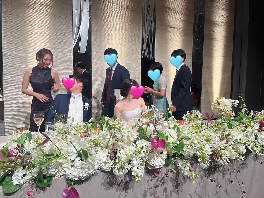 志村玲那さんのインスタグラム写真 - (志村玲那Instagram)「#新郎の友人として #結婚式 #行ってきた〜  #高校の友人で #仲良し五人組なんだけど #メンズ３人は結婚したの #女子は〜〜？笑  #新郎側は初めてで #ドレスめっちゃ悩んだけど #色合いは地味なのにしたよ🐥  #結婚式行きすぎ？ #どれも素敵でいいよね #友達が幸せそうで嬉しい  #奥さん初めて会ったけど #めっちゃ素敵な人だった  #こんな顔した新郎見たことないよ #おめでとう🎉」8月7日 10時18分 - rena_shimura