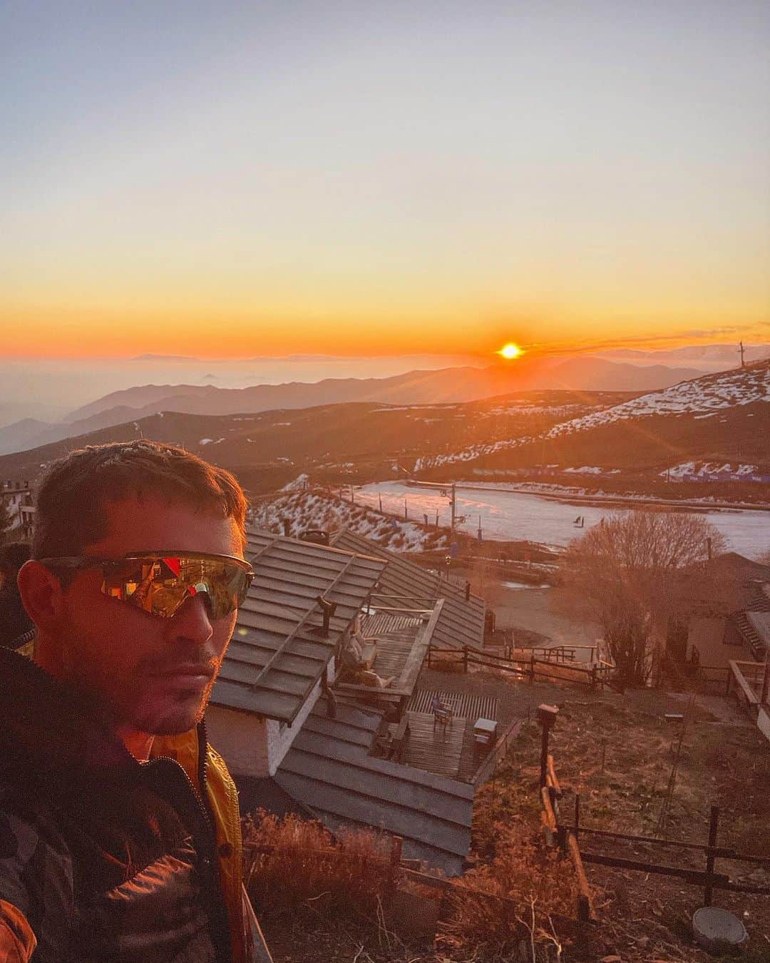 フランシスコ･ラチョースキーのインスタグラム：「It’s on 🏂」