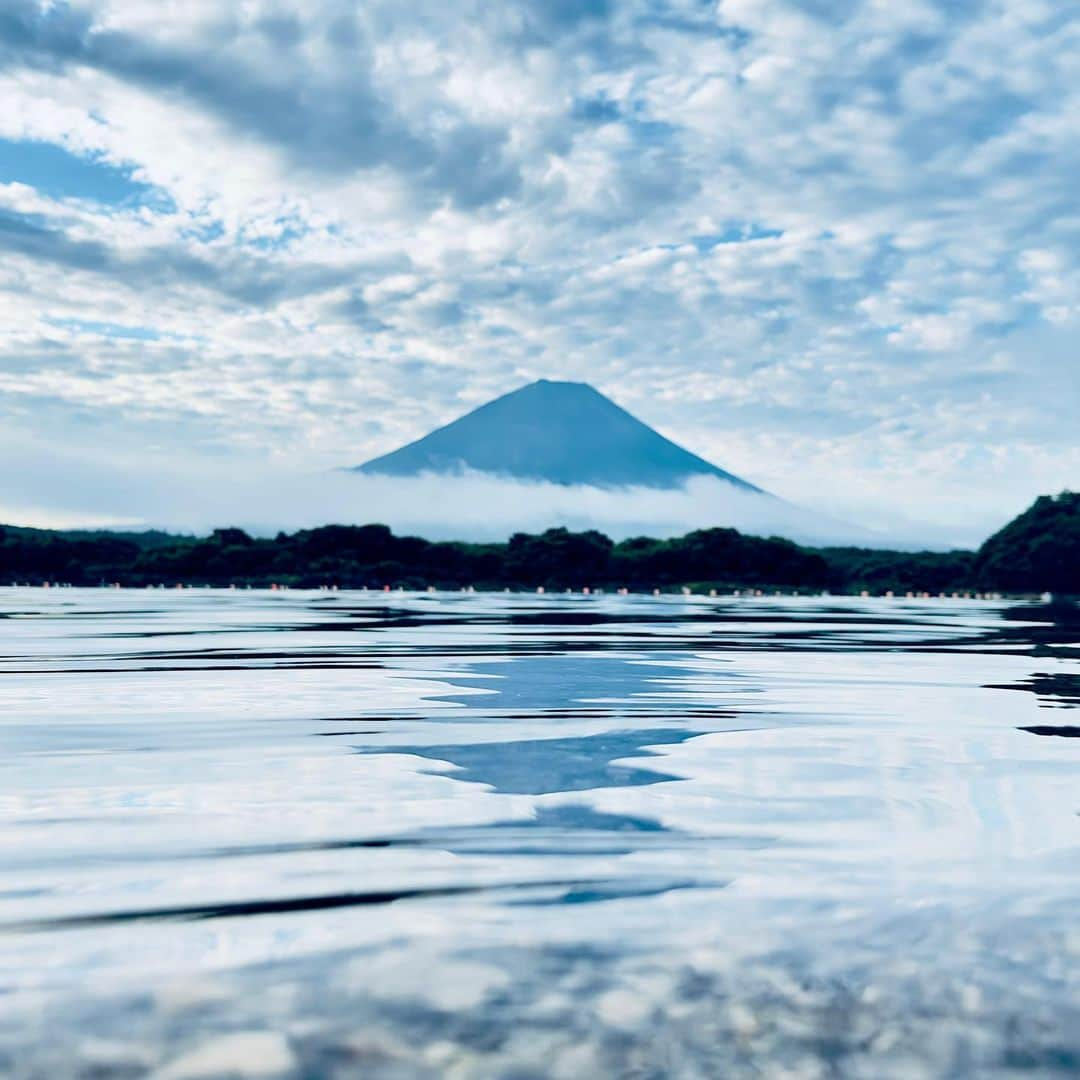 富田麻帆さんのインスタグラム写真 - (富田麻帆Instagram)「いろんな角度からの富士山🗻✨  富士五湖 ⚪︎本栖湖 ⚪︎精進湖 ⚪︎西湖 ⚪︎河口湖 ⚪︎山中湖」8月7日 8時47分 - maho_tomita6261