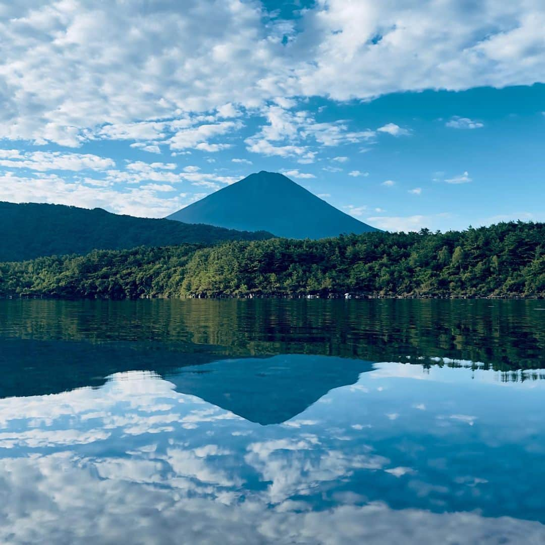 富田麻帆さんのインスタグラム写真 - (富田麻帆Instagram)「いろんな角度からの富士山🗻✨  富士五湖 ⚪︎本栖湖 ⚪︎精進湖 ⚪︎西湖 ⚪︎河口湖 ⚪︎山中湖」8月7日 8時47分 - maho_tomita6261