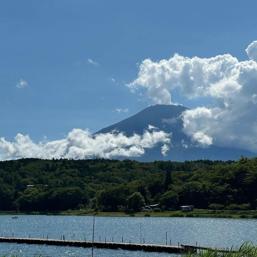 富田麻帆さんのインスタグラム写真 - (富田麻帆Instagram)「いろんな角度からの富士山🗻✨  富士五湖 ⚪︎本栖湖 ⚪︎精進湖 ⚪︎西湖 ⚪︎河口湖 ⚪︎山中湖」8月7日 8時47分 - maho_tomita6261