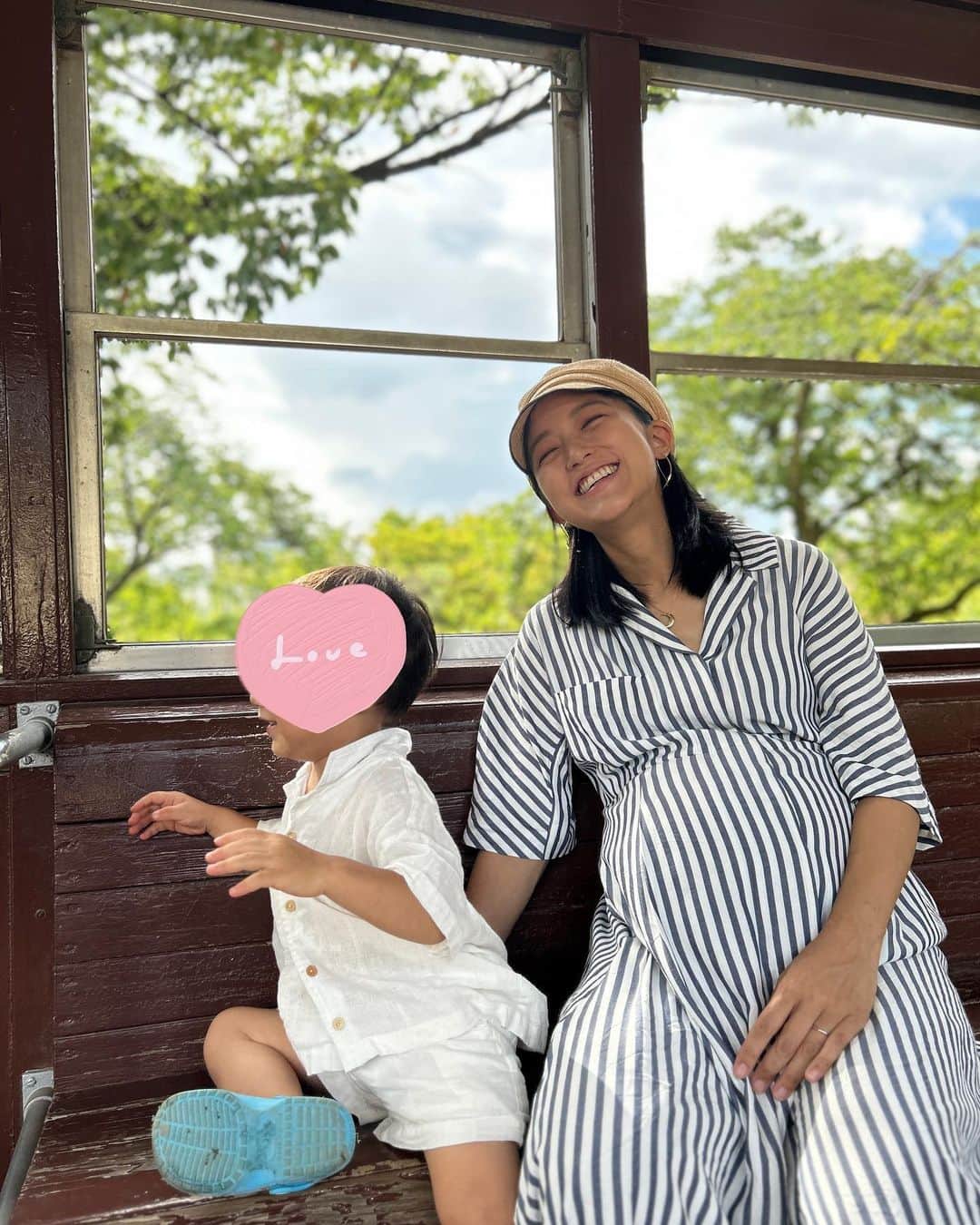 竹内由恵さんのインスタグラム写真 - (竹内由恵Instagram)「出産前、家族3人の時間を楽しんだ週末。  #さんにんかぞく #まもなくよにん」8月7日 8時48分 - yoshie0takeuchi