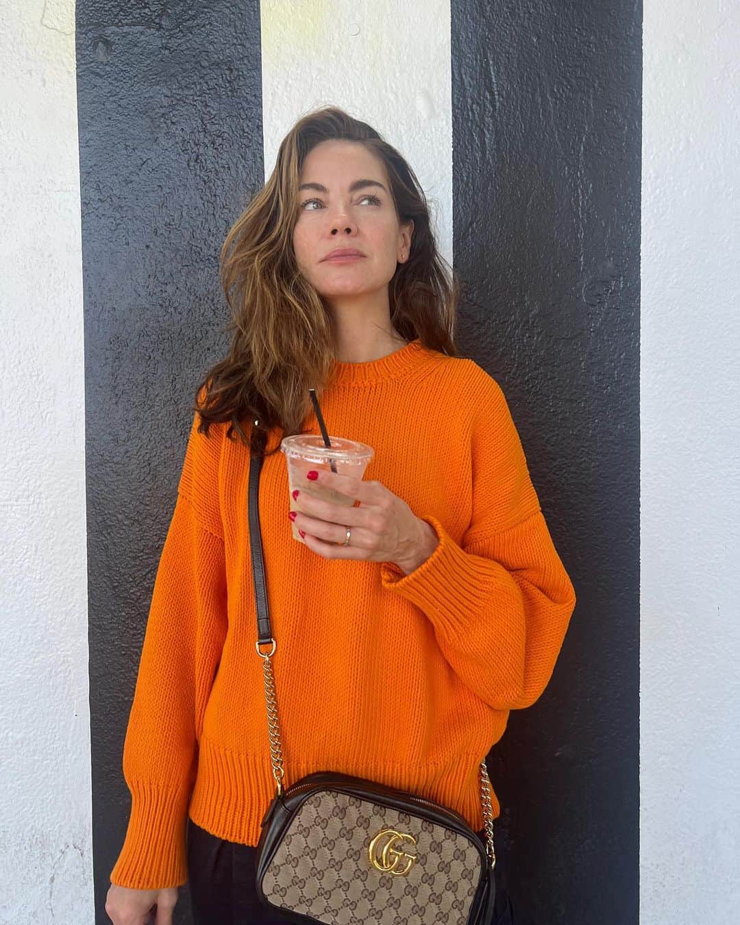 のインスタグラム：「The rest of the world was black and white but we were in screaming color - @taylorswift #mood ⏳🧡🤩」