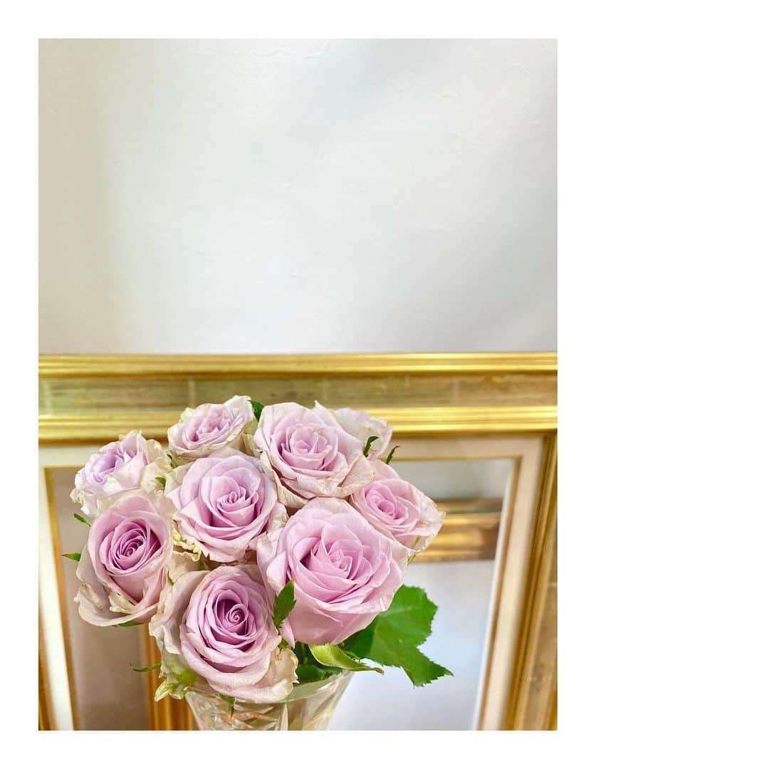 大島璃音さんのインスタグラム写真 - (大島璃音Instagram)「今日8/7はお花の日だそうです💐  大好きなお花。 これからもお花を愛でて暮らしていきたいです🪷  週明け月曜日、 台風・暑さともに気をつけて1週間お過ごしください☀︎」8月7日 9時39分 - rinon_ohshima