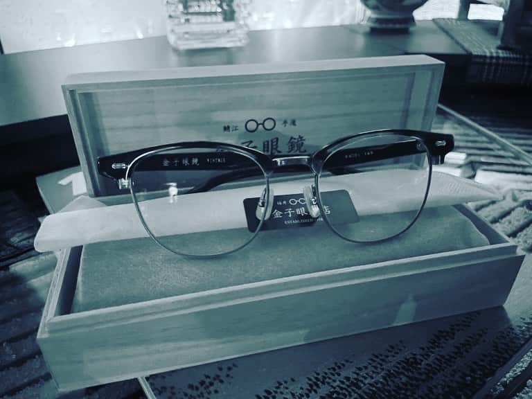 宮田麺児さんのインスタグラム写真 - (宮田麺児Instagram)「80年代　90年代　映画好きには たまらない バックトゥーザフューチャー  そこに登場する　ジョージマクフライ かけている 眼鏡がかっこいいなと思っていて 似ている眼鏡が見つかったので　即買いしました。　このタイプの眼鏡が似合う 年齢になりました。  つぎはこの髪型にします」8月7日 9時52分 - miyatamenji