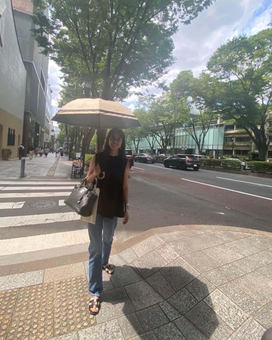 中林美和さんのインスタグラム写真 - (中林美和Instagram)「夏は大好きだけど、 毎日本当に暑くて...心折れそうになる🤣 Beauty日傘が全色完売してからも 毎日沢山のお問合せをいただいているのですが、 今年の再入荷は難しそうです。ごめんね🥲 みんながBeauty日傘を使ってくれてるのをsnsで見ると たまらなく嬉しい！！！ また来年作れたらいいなー♡  夏に可愛いアクセサリーも再入荷してるので @charisem_official ぜひチェックしてください！  #charisem#カリスエム#beauty日傘#日傘 @charisem_official」8月7日 10時07分 - miwanakabayashi