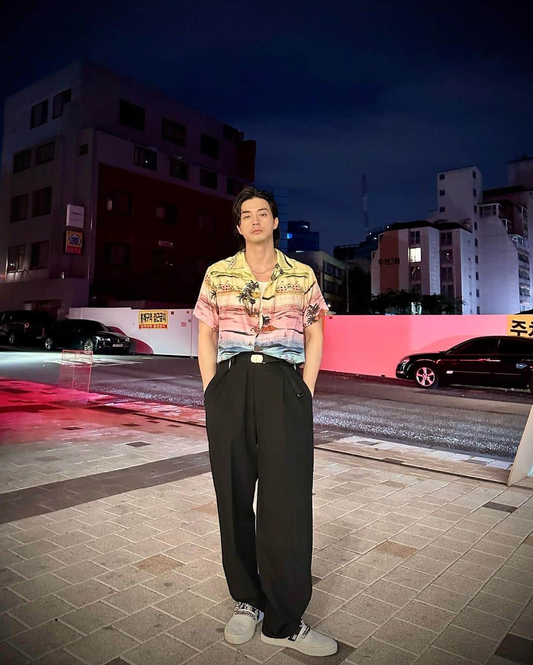 キム・ジフンさんのインスタグラム写真 - (キム・ジフンInstagram)「_  hotlikesummer🔥」8月7日 1時18分 - jiraishin99