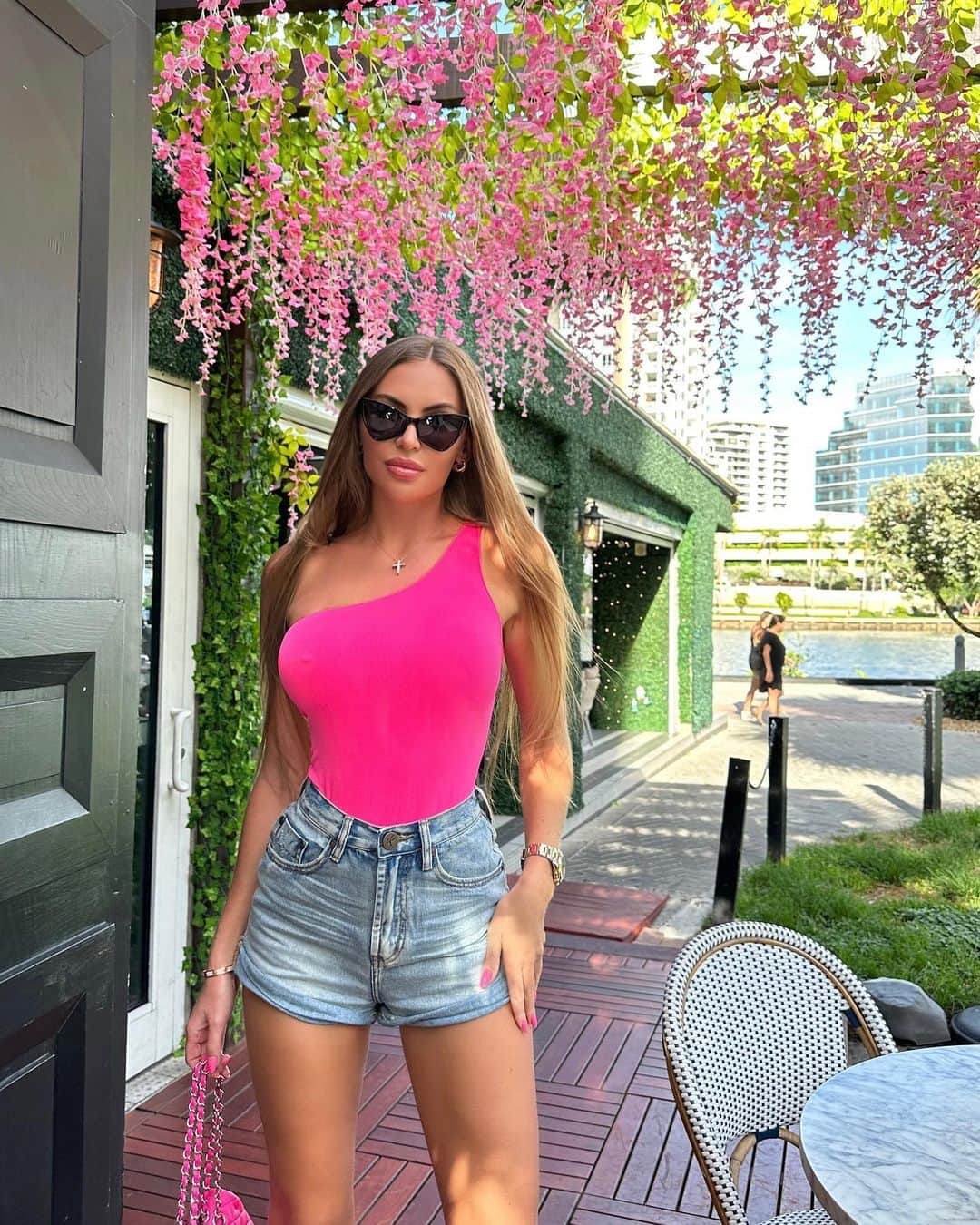 Anastasia Skylineのインスタグラム：「Drop your favorite color emoji 🩷💞🌸 I just realized I really have so much pink stuff on my closet 🤪🤪 #allpinkeverything #barbie #barbiemovie #barbiestyle #barbiegirl #miami #miamibeach #brickell」