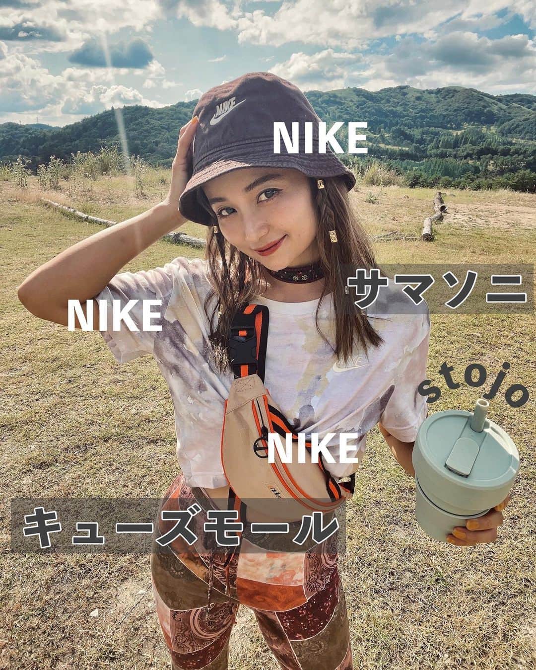 チアコマのインスタグラム：「♡キューズモール✖️サマソニ♡  サマソニとキューズモールがコラボしてる！ってことで さっそくワタシもキューズモール2店舗に行ってフェスコーデを購入してきたのでPRさせてくださいっ♡🧝‍♀️  私が行ってきたのは、みのおキューズモールともりのみやキューズモールBASE  【みのおキューズモール】 立地場所が山が近く自然が近いのですごくいい雰囲気。 キューズモールの周りには整備された人工の川が流れていてワンちゃん連れの方やお子様連れの方も多い印象♡ 建物内にも一部ワンちゃん連れて行ける場所とかもあるみたい！自然の近くでショッピングできるの最高！  【みのおキューズモールで購入したもの】  ⚫︎NIKEのスカート（ABC-MART SPORTS） 9670円 ⚫︎NIKEバケハ（ABC-MART SPORTS） 3520円 ⚫︎厚底スポーツサンダル（ABC-MART） 6039円 ⚫︎シースルータンクトップ（ユニクロ） 500円  【店舗の場所】 ♡ABC-MART SPORTS/EAST1-2F ♡ABC-MART /EAST1-2F ♡ユニクロ/EAST3-2F   お店は他にもセカストとか入ってた！  【もりのみやキューズモールBASE】 この店舗は大阪城目の前！ 立地場所めちゃくちゃ便利！ 建物自体はそんなに大きくないけど入ってるお店可愛いところが多くてレイアウトめちゃ可愛いお店多かった！推しのスーパー、ライフも入ってて美味しすぎて安いフレッシュジュース飲める！飲んでみて！ あと、わらびもち専門店が入っててめちゃ美味しいらしい（友達情報）  【もりのみやキューズモールBASEで購入したもの】 も※レシート上、税抜き価格記載  ♡SUPERSPORTS XEBIO購入品♡ ⚫︎NIKEのTシャツ　4200円 ⚫︎NIKEウエストポーチ　3500円 ⚫︎ レギンスジャガーパンツ3990円 ⚫︎stojo BIGGIE 2400円  ♡セカンドストリート購入品♡ ⚫︎ハット（写真掲載のもの）2300円 その他セカストでも数点購入させていただきました！ ※写真にないので省きます！ 　 キューズモールに行ってサマソニ〜！♡ 以上！ 長々しく記載すみません！（頑張った）  #153 #低身長コーデ」