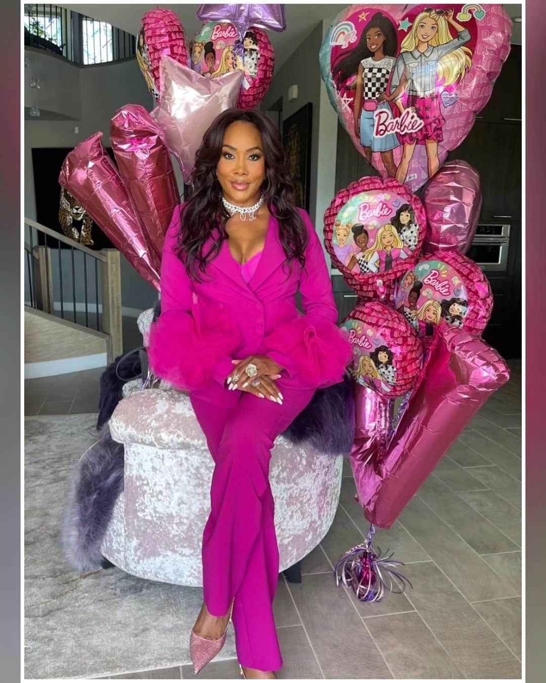 ヴィヴィカ・A・フォックスのインスタグラム：「Happy Blessed Sun Dawlings! #AboutLastNite Getting my pink barbie SLAY on to judge the #MsFilipinaInternational23 contest! Rocking @bellofcalifornia suit @versace pumps @candyicejewelry Fox necklace,earrings & ring Makeup @jjulesbeauty Hair/Pix @kenyaonhair #LifeIsGood #GodIsGood #Blessed #Respect #GurlPower #VivicaFoxHair #TeamVivica #TeamFox #MyGrindDontStop #LegitimateCareers #BossMoves #LoveWins #Barbie #ClassicBadChick 🔥🖤💖👸🏽🤑🔥」