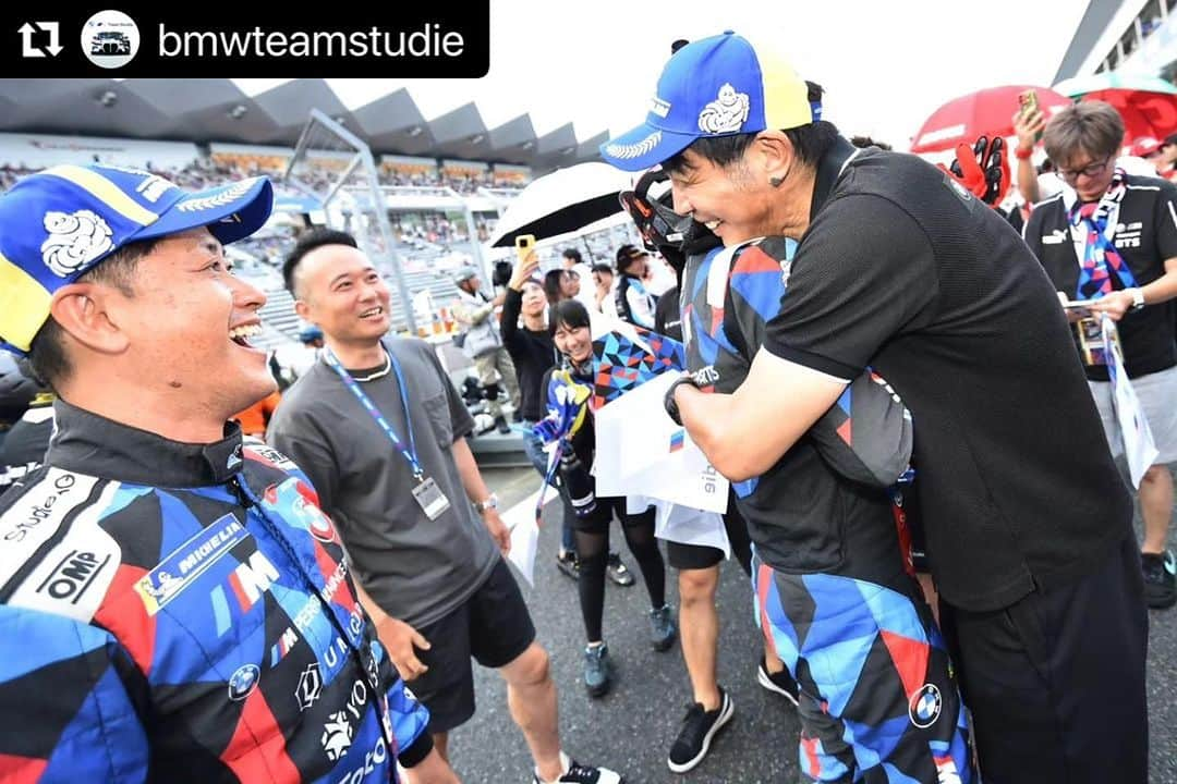 柳田真孝さんのインスタグラム写真 - (柳田真孝Instagram)「. SUPER GT Rd.4 Fuji  応援ありがとうございました。 2位🥈でした。  天気＋ミシュランタイヤに助けられました。  最後自分の判断でピットに入って、タイヤをWETからスリックに変えて、正直ステイアウトしておけば良かった！と思ったけど、レース後、高根エンジニアから、あのままステイしていたらもっと下の順位だった事でした。良かった〜  この結果で荒さんがシリーズランキングトップになった事もとても嬉しいです！  今回レースで僕は今シーズン最後のレースでした。残りのレースはBruno選手が戻って来て暴れてくれると思います！  引き続き、 BMW M Team Studie の応援を宜しくお願い致します。  ありがとうございました！  Photo by WATARU TAMURA  #supergt #bmwmteamstudie」8月7日 1時35分 - masatakayanagida