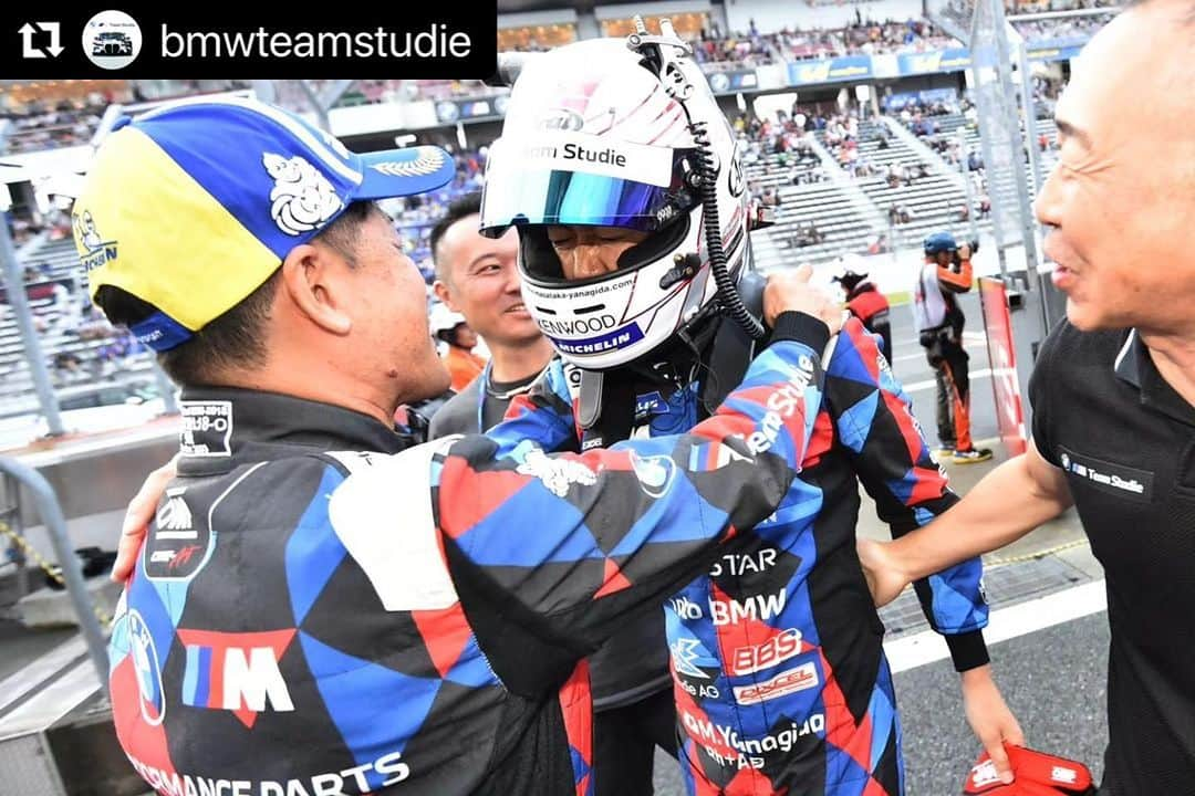 柳田真孝さんのインスタグラム写真 - (柳田真孝Instagram)「. SUPER GT Rd.4 Fuji  応援ありがとうございました。 2位🥈でした。  天気＋ミシュランタイヤに助けられました。  最後自分の判断でピットに入って、タイヤをWETからスリックに変えて、正直ステイアウトしておけば良かった！と思ったけど、レース後、高根エンジニアから、あのままステイしていたらもっと下の順位だった事でした。良かった〜  この結果で荒さんがシリーズランキングトップになった事もとても嬉しいです！  今回レースで僕は今シーズン最後のレースでした。残りのレースはBruno選手が戻って来て暴れてくれると思います！  引き続き、 BMW M Team Studie の応援を宜しくお願い致します。  ありがとうございました！  Photo by WATARU TAMURA  #supergt #bmwmteamstudie」8月7日 1時35分 - masatakayanagida