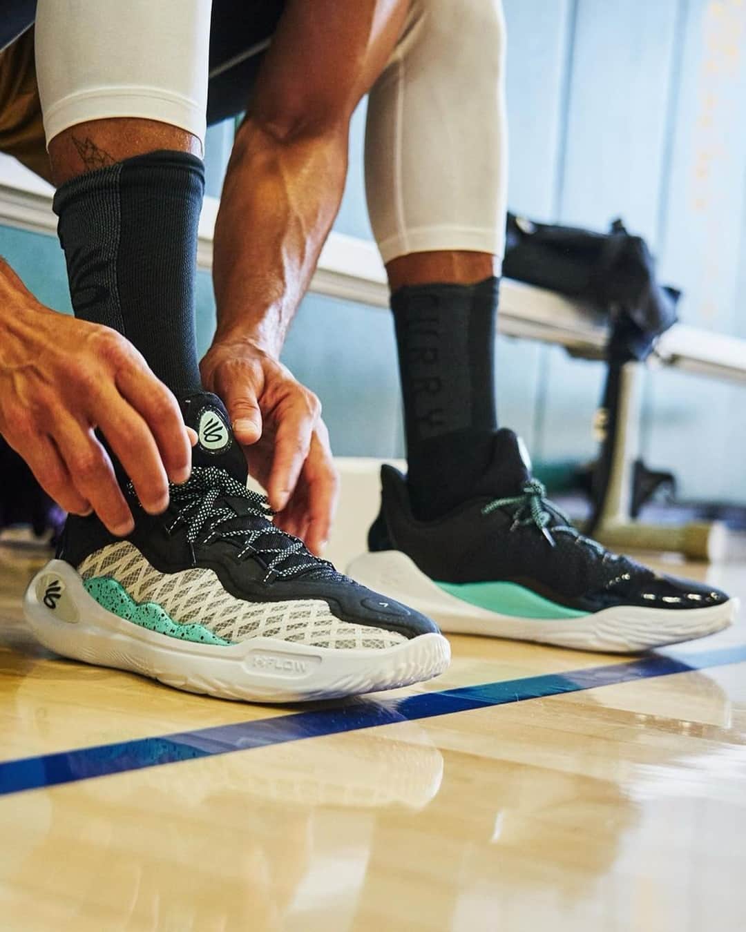 HYPEBEASTさんのインスタグラム写真 - (HYPEBEASTInstagram)「@hypebeastkicks: Always on the move, both on the court and in his business acumen, @stephencurry30 has taken to Instagram to unveil his latest signature shoe with @underarmour — the Curry 11. The sneaker marks Curry's 11th collaboration with UA since the partnership began and also serves as his fourth with the @currybrand.⁠ ⁠ While specific details of the silhouette have yet to be revealed, the basketball-focused footwear seems to boast breathable mesh throughout the upper, alongside the side panels as well as nubuck overlays across the eyelets as details. Keeping comfort at the forefront, the model features Flow cushioning on the forefoot, similar to that used in the @warriors player's three previous models.⁠ ⁠ Stay tuned on more information regarding the upcoming pair.⁠ Photo: Under Armour」8月7日 1時45分 - hypebeast