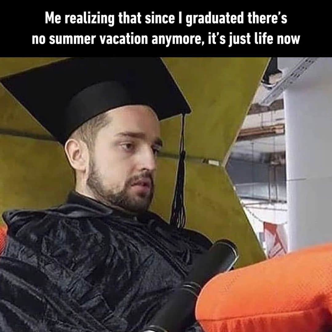 9GAGさんのインスタグラム写真 - (9GAGInstagram)「officially an adult🥲  - #graduate #summervacation #school #university #college #adulthood #memes #9gag」8月7日 2時00分 - 9gag