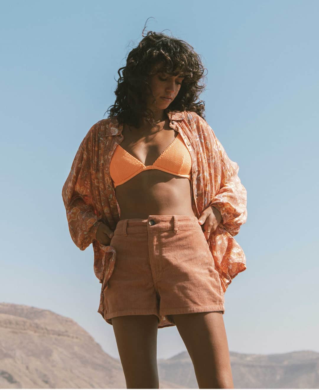 BILLABONG WOMENSのインスタグラム：「Temps begin to cool off but our bikinis still peek out from beneath our layers」