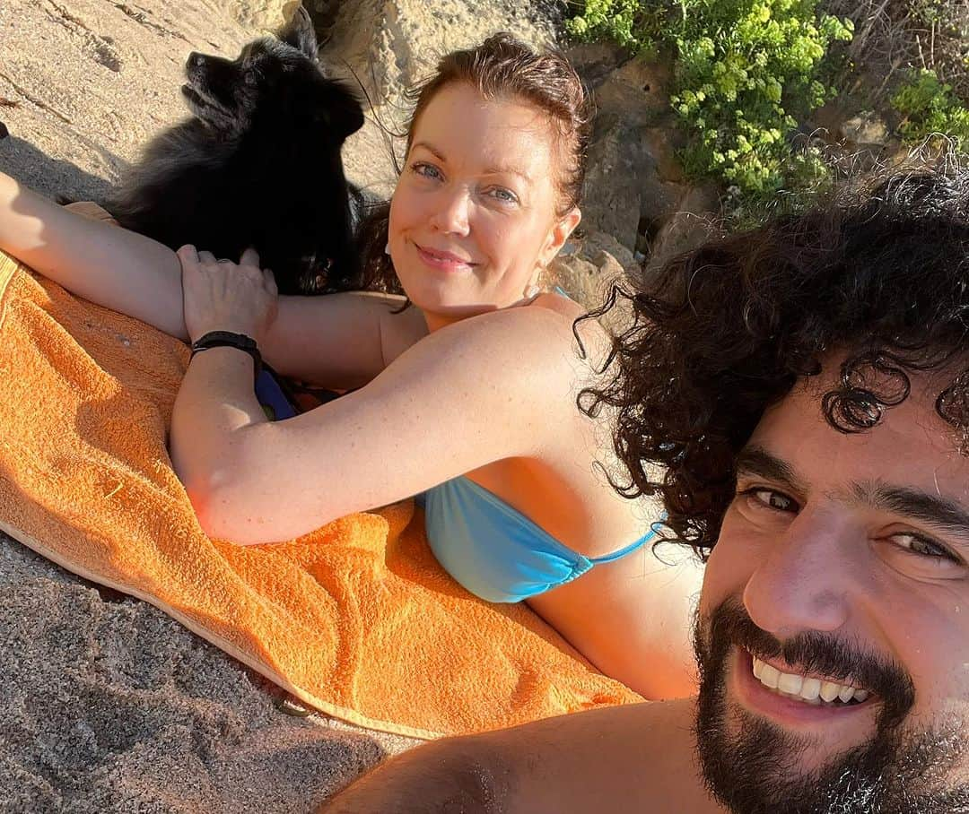 ベラミー・ヤングさんのインスタグラム写真 - (ベラミー・ヤングInstagram)「#BeachDay 🏖️🥰🎉 #Ericeira #Portugal 🇵🇹 #Heaven Hope you're having a great weekend too! Much love! ❤️💗❤️」8月7日 2時48分 - bellamyyoung