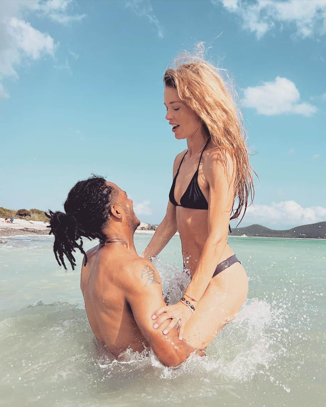 ドウツェン・クロースのインスタグラム：「Vacation ❤️」