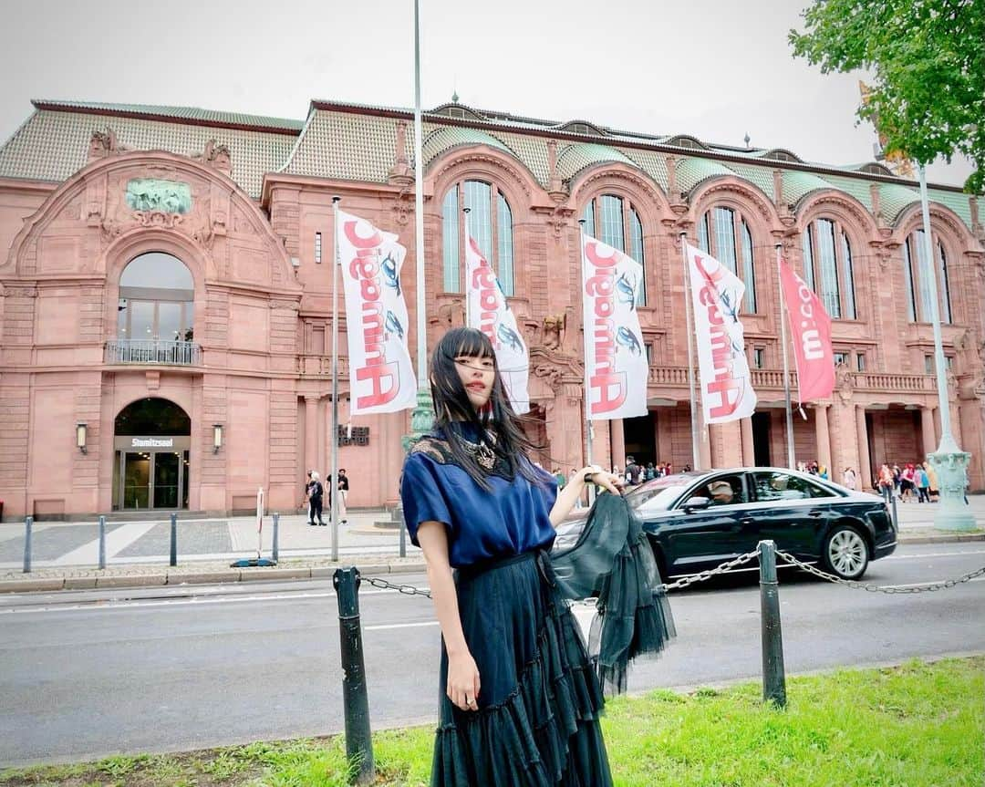 ASCAのインスタグラム：「🇩🇪🌸  二度目のドイツ・マンハイムにて。 一緒に歌ってくれて、名前を沢山読んでくれてありがとう! また会おうね。愛してます♡  Liebe Fans von der AnimagiC, ich bin überglücklich, dass ihr mit mir meine Anisongs gesungen habt und die ASCA- Sprechchöre vor und nach den Auftritten waren fantastisch!  Vielen Dank, bis bald! Ich liebe Euch♡  #ASCA #asca_jp #sacramusic #goodmusic #music #newrelease #newmusic #photography #photooftheday#portraitgames #earth_portraits #moodygrams #vscoportrait #fashion #japan #anime #anisong #Spotify #Applemusic #LINEMUSIC #portraitpage #EDENSZERO #A nimagiC2023」