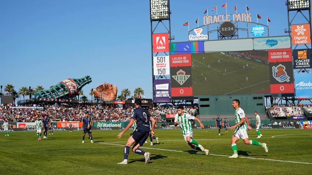 ミケル・メリノのインスタグラム：「Finaliza la gira americana! Bonita experiencia la de jugar en un estadio de béisbol ⚾️ como el @oraclepark . A pesar del estado del césped en esta gira hemos podido coger buenas sensaciones que nos vendrán bien para el inicio de liga! Ahora a descansar después de muchas horas de viajes lejos de casa, que en unos días empieza lo bueno! Vamos! 💪🏽🥁🎺🪇🪗」