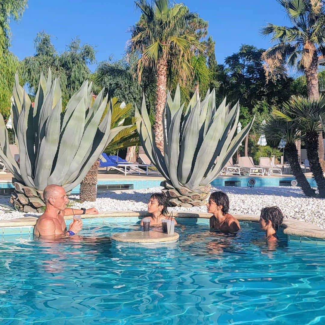 マヌ・ジノビリさんのインスタグラム写真 - (マヌ・ジノビリInstagram)「Final de nuestras vacaciones familiares en Italia descansando en el @grandpalladiumsicilia.  Gracias #PalladiumHotelGroup por la invitación! 🙌  Hermoso!」8月7日 3時30分 - manuginobili