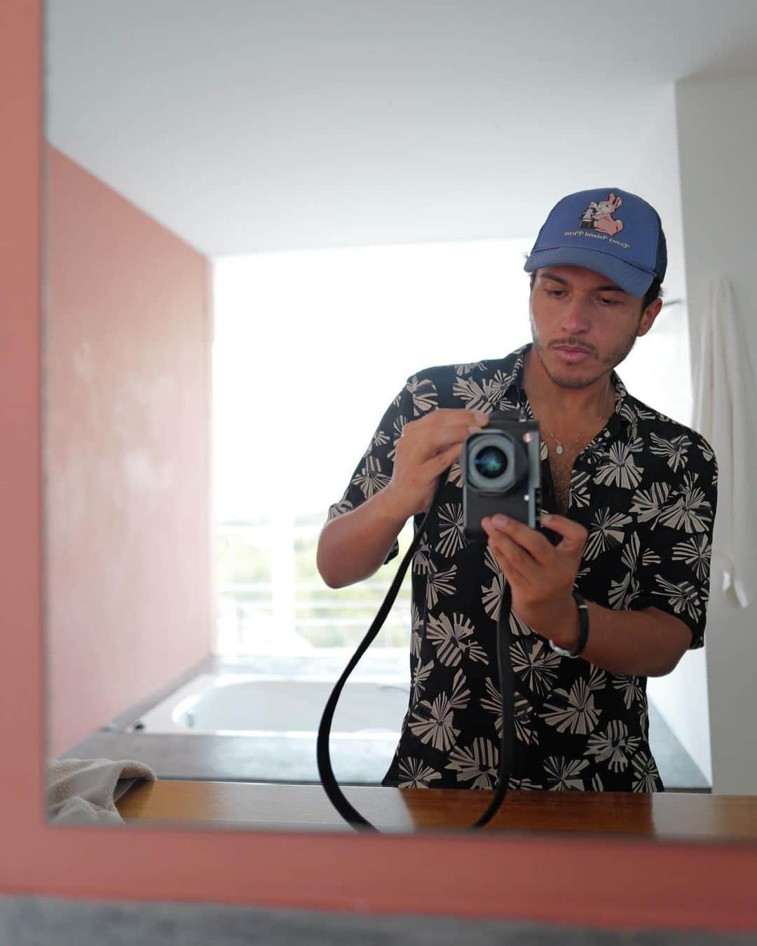 Bryant Eslavaさんのインスタグラム写真 - (Bryant EslavaInstagram)「flew to ibiza with some friends and stayed at this @airbnb - here’s some photos i took」8月7日 3時27分 - bryant