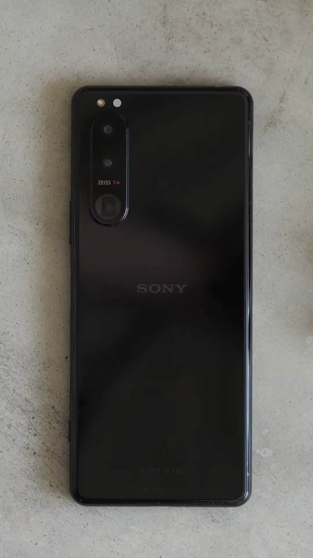 のインスタグラム：「Whatever you need from a phone, Xperia got you. #MySony #SonyXperia」