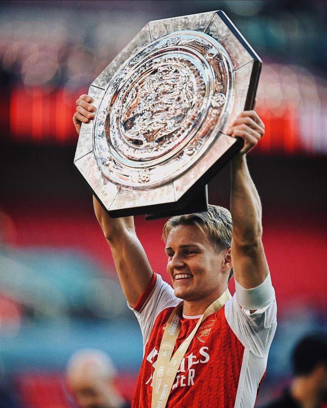 マルティン・ウーデゴールのインスタグラム：「Good start to the season🏆❤️」